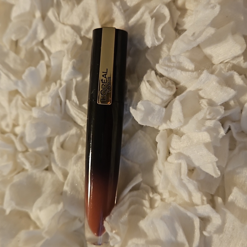 Long lasting matte lipstick